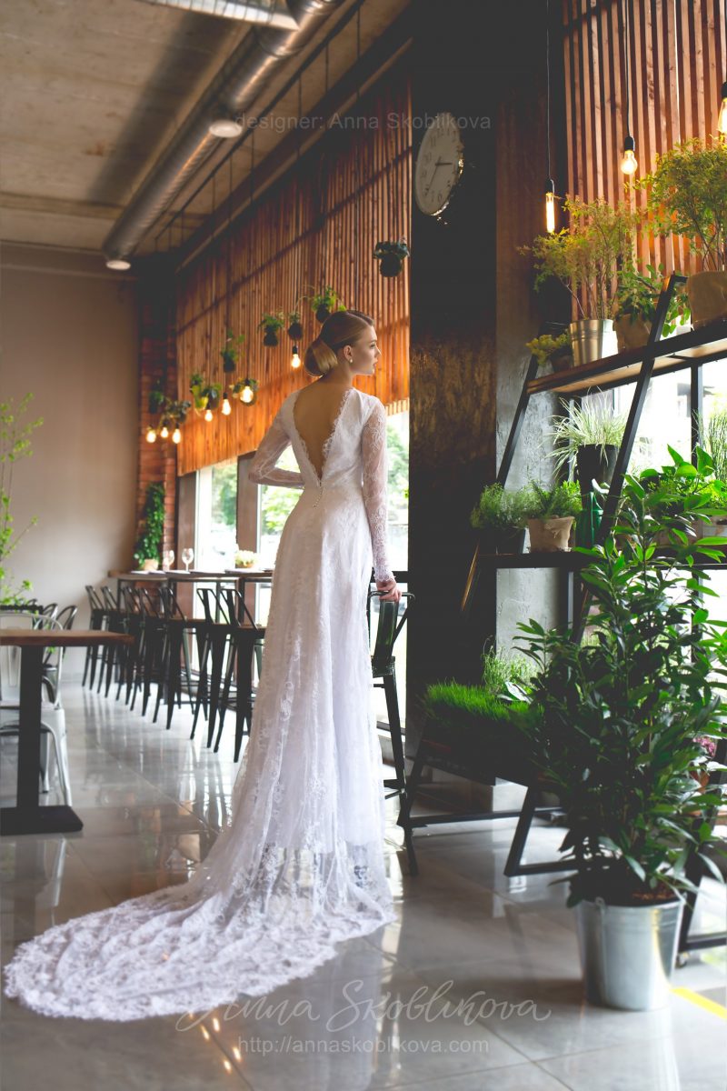 Chantilly lace Wedding dress by Anna Skoblikova