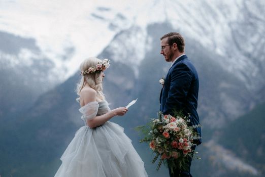 Liz + Kanan – Банф ELOPEMENT |  Фото by Hennygraphy
